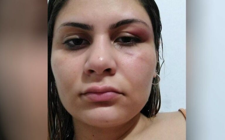 Mulher relata que era agredida por músico na frente dos filhos