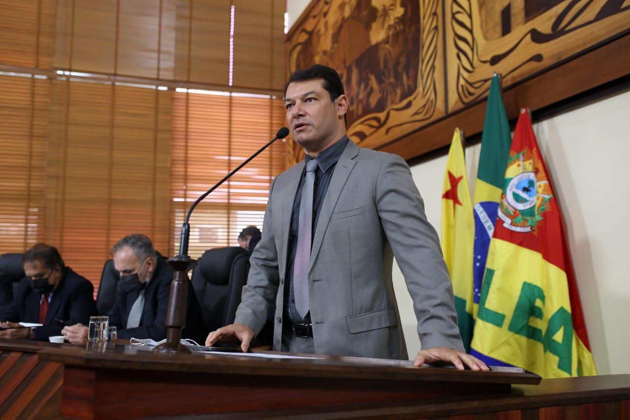 Roberto Duarte cobra autoridades por falta de médicos em Porto Walter Roberto Duarte cobra autoridades por falta de médicos em Porto Walter