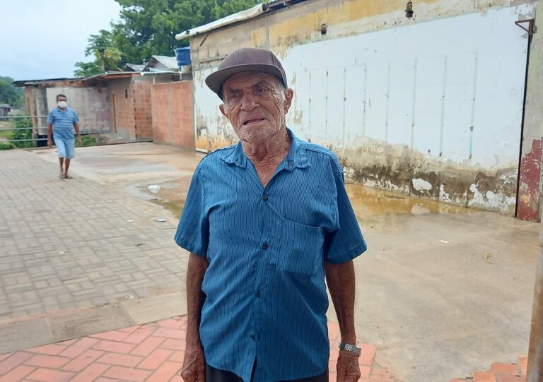 Na base do remo, carteiro gastava quase um mês para entregar correspondências entre Sena Madureira e Rio Branco