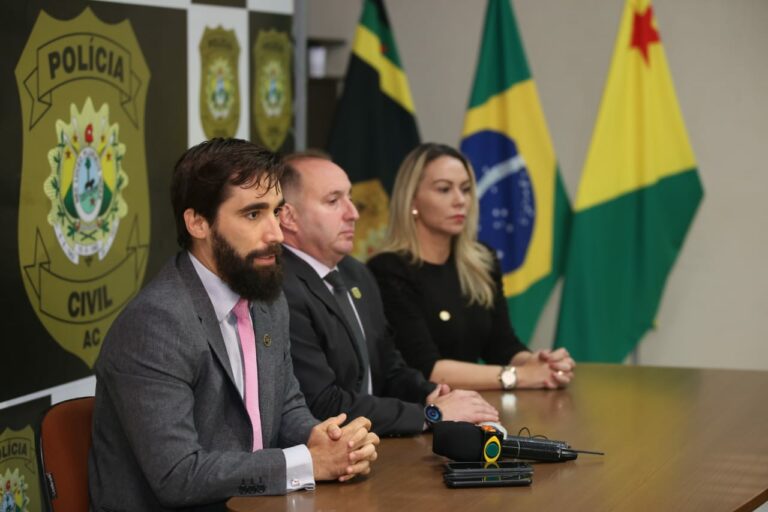 Polícia Civil apreende documentos e R$ 2,4 milhões em operação que investiga casos de corrupção
