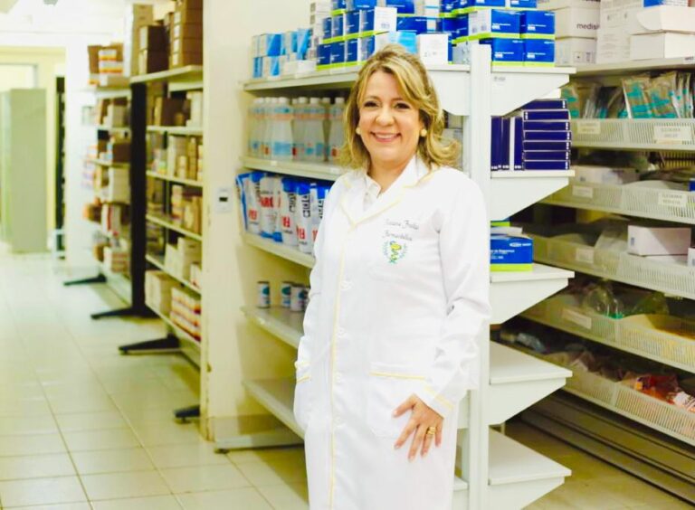 Referência no ramo de Farmácia no AC, Rossana Freitas fala sobre importância da categoria na pandemia: “Protagonismo”