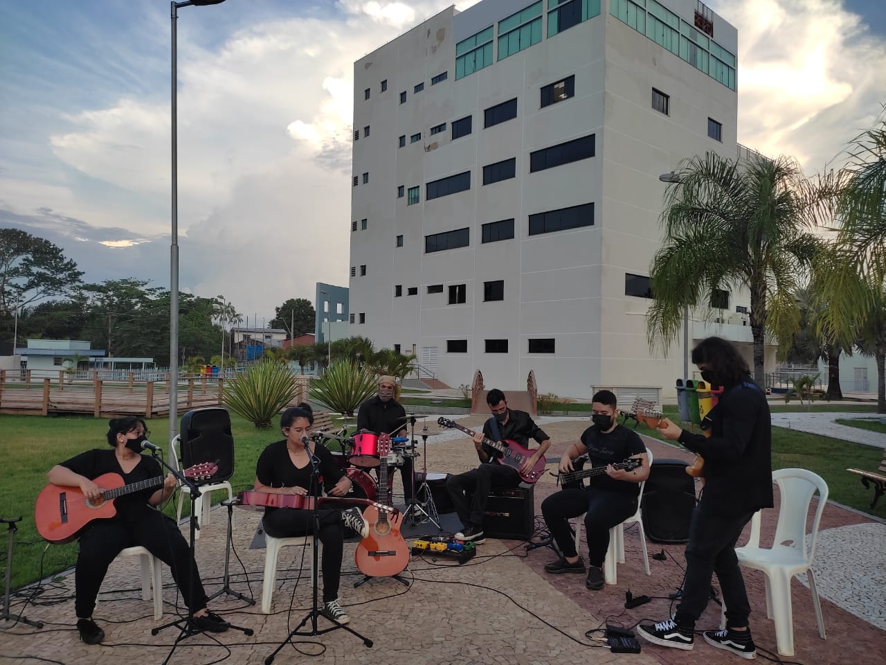 Alunos de violão e guitarra do Sesc retornam às atividades e fazem apresentação: “Música para todos”