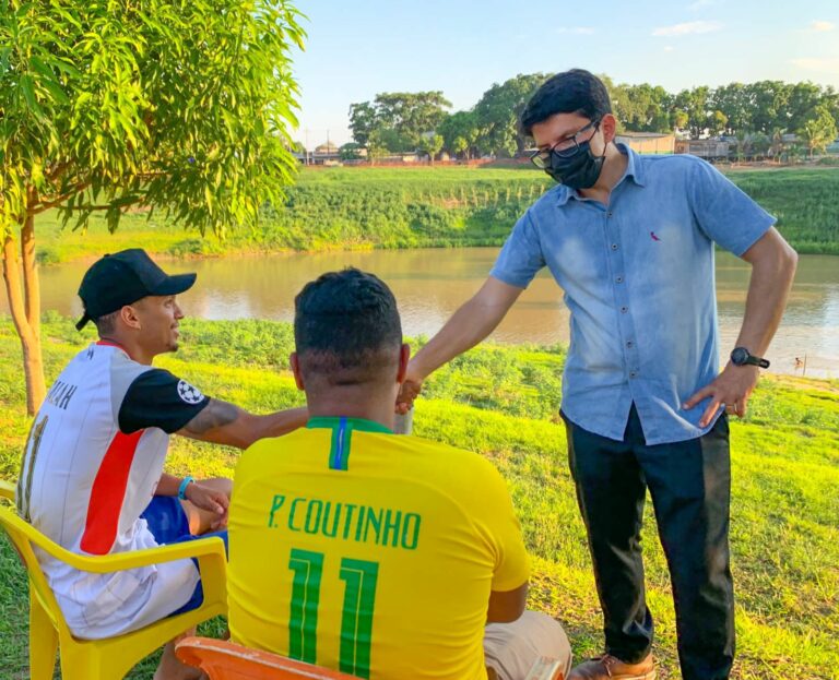 No Bairro da Base, Jenilson defende políticas públicas para “frear marcha de destruição social”