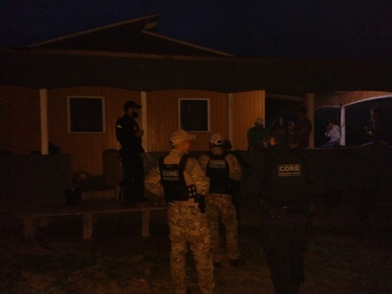 Mulher se esconde em mata para não ser morta por companheiro armado na Transacreana