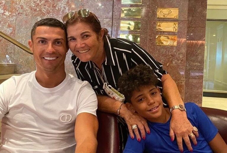 Mãe de Cristiano Ronaldo sonha ver filho e neto a jogar no campo juntos