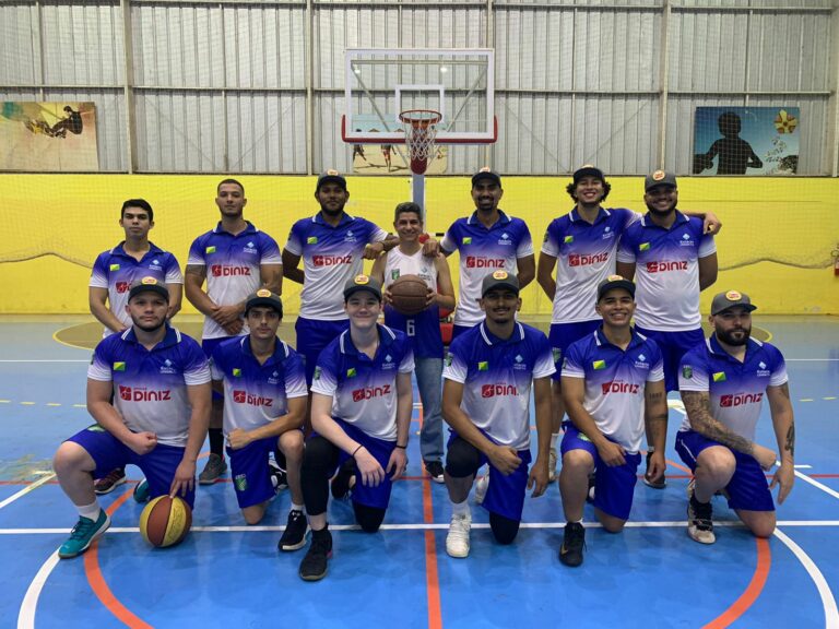 Fagner Calegário apoia time de basquete universitário em competição estadual