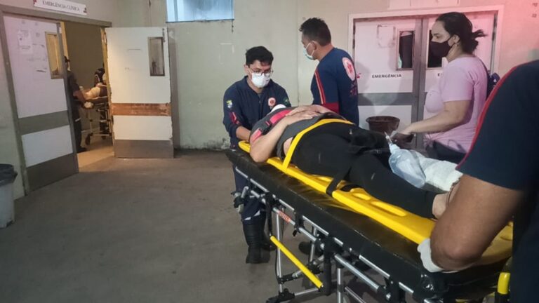 Motorista alcoolizado invade pista contrária, colide com moto e deixa mulheres desacordadas em rua de Rio Branco