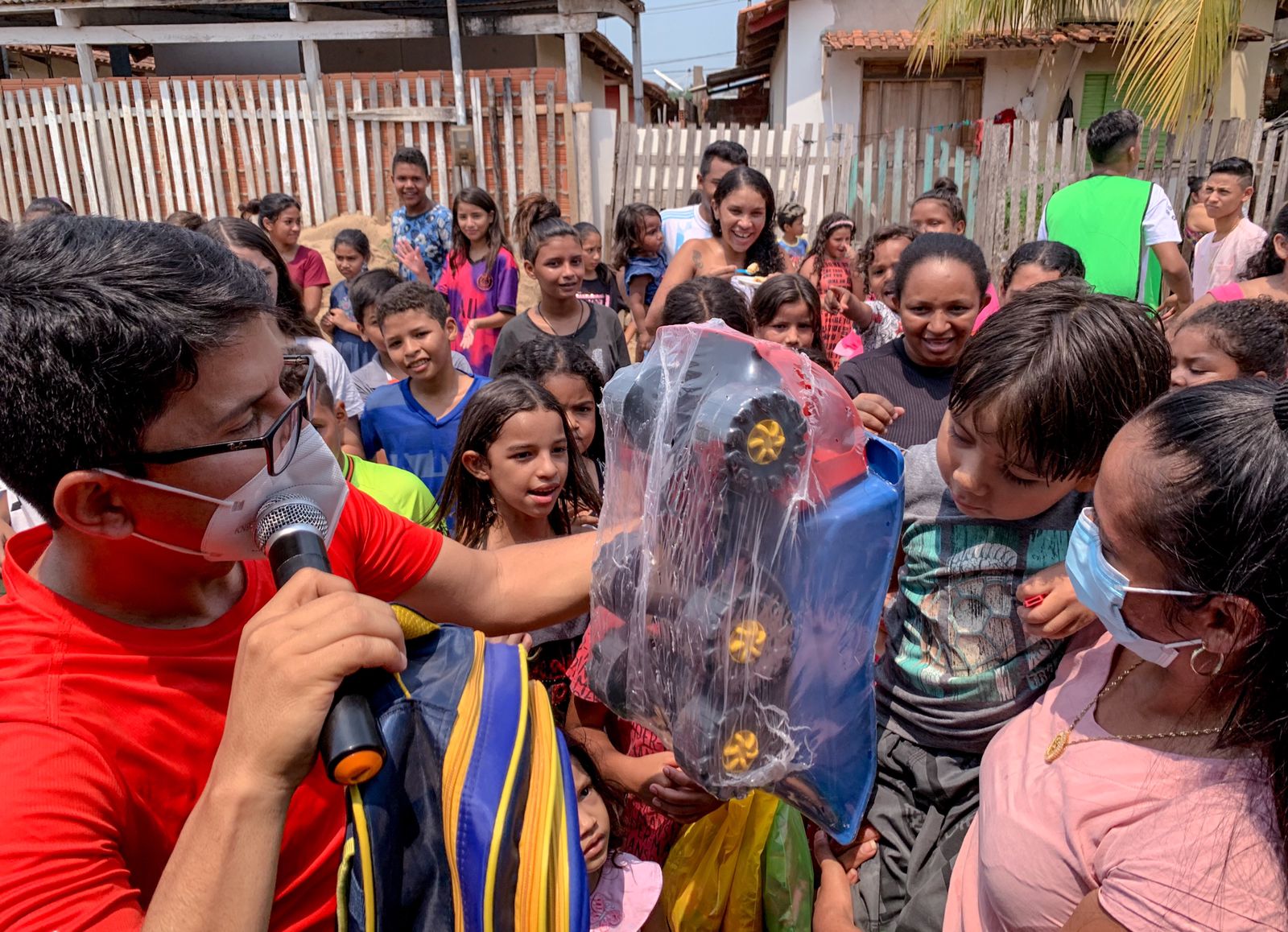 Jenilson comemora Dia das Crianças no bairro Cabreúva e participa de missa campal