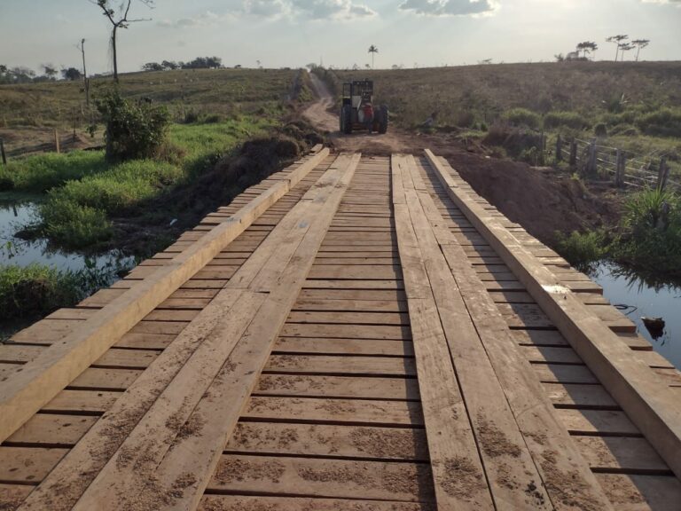 Além de reabrir e melhorar mais de 800 km de ramais, Deracre implanta pontes na zona rural de Sena Madureira