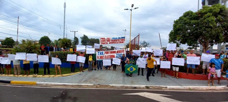 No AM, manifestantes vão às ruas pedir afastamento de juiz: “Maracutaia”