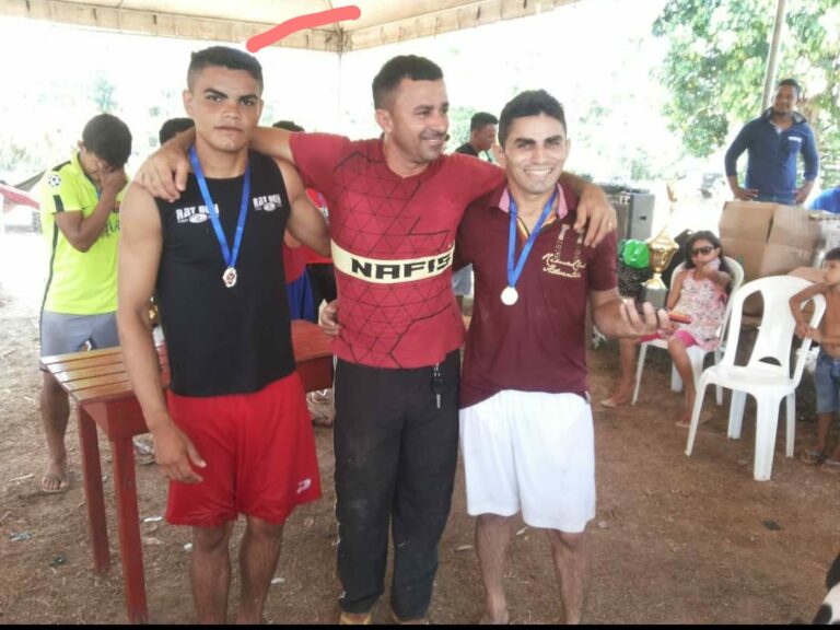 Comoção: familiares e amigos se despedem de jovem encontrado morto no Rio Purus