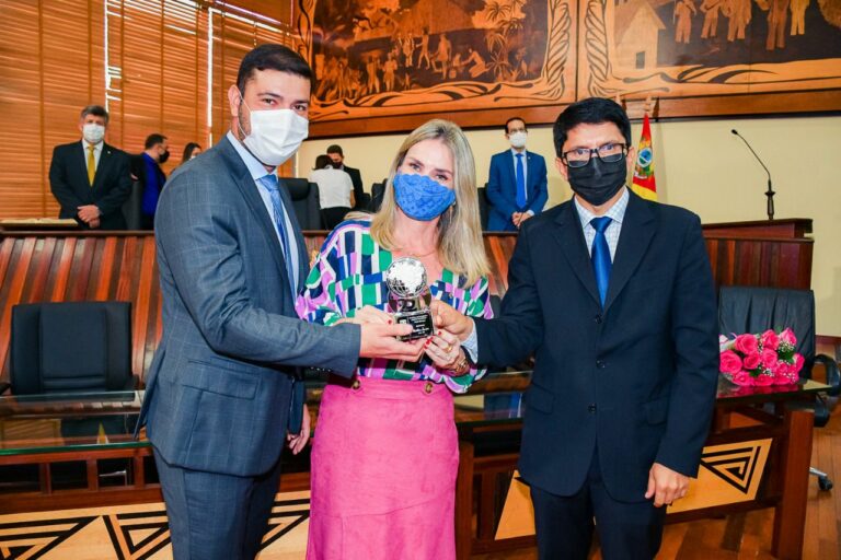 Presidente da Unale é recebida por deputados na Assembleia Legislativa