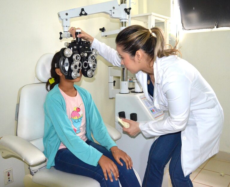Governo do Acre entrega óculos de grau de graça para estudantes da rede pública