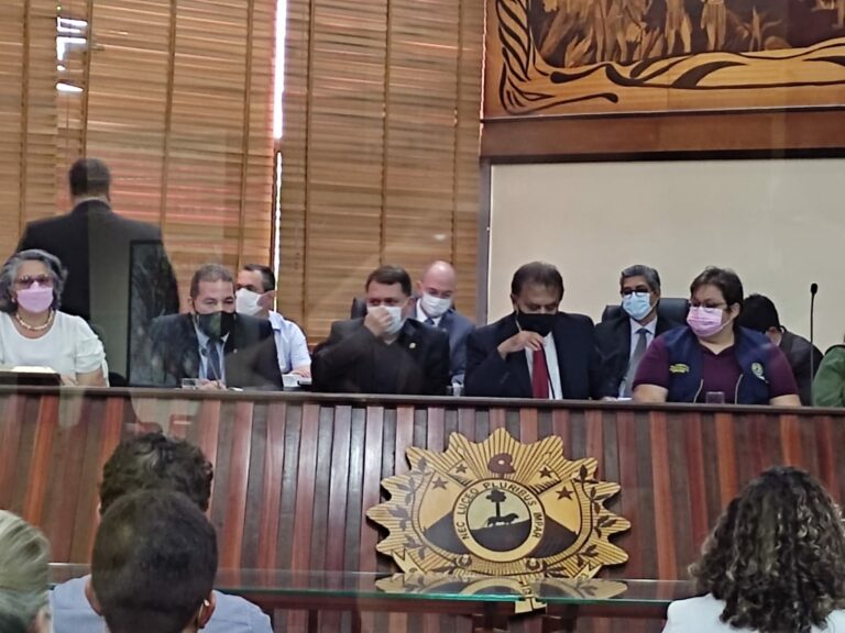 Em sessão solene, Alysson Bestene se emociona e chora ao lembrar de sua mãe, vítima da Covid-19