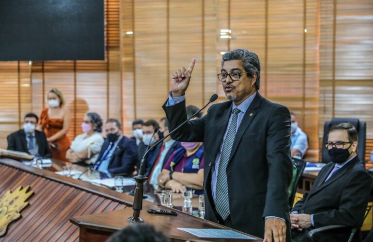 Edvaldo diz que Gladson acertou ao não embarcar no negacionismo de Bolsonaro, mas critica retirada de auxílio