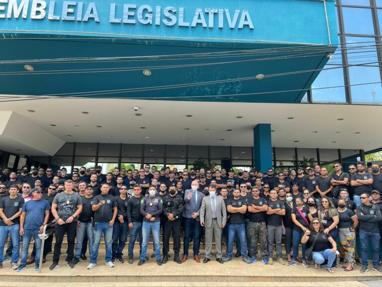 Gladson garante a policiais penais envio da lei orgânica para Aleac até 15 de novembro