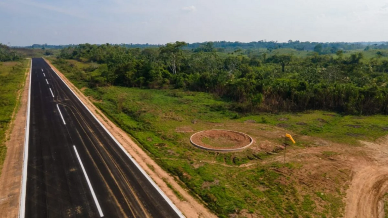 Vídeo: após interdição de 10 meses, aeródromo de Porto Walter recebe seu primeiro pouso