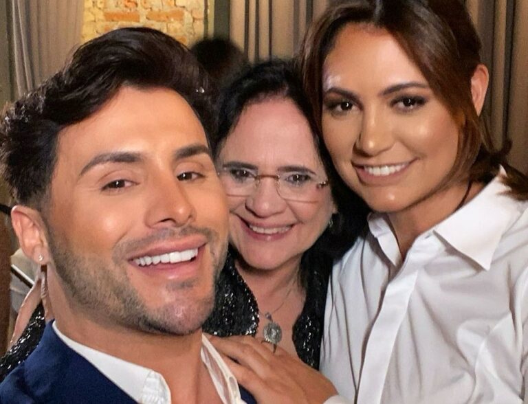 Ministra Damares dá carona a 7 parentes de Michelle Bolsonaro em viagem oficial para SP