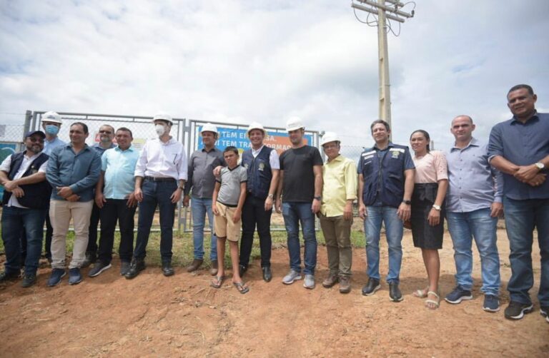 Presidente da Aleac acompanha inauguração da usina de energia solar na Vila Restauração