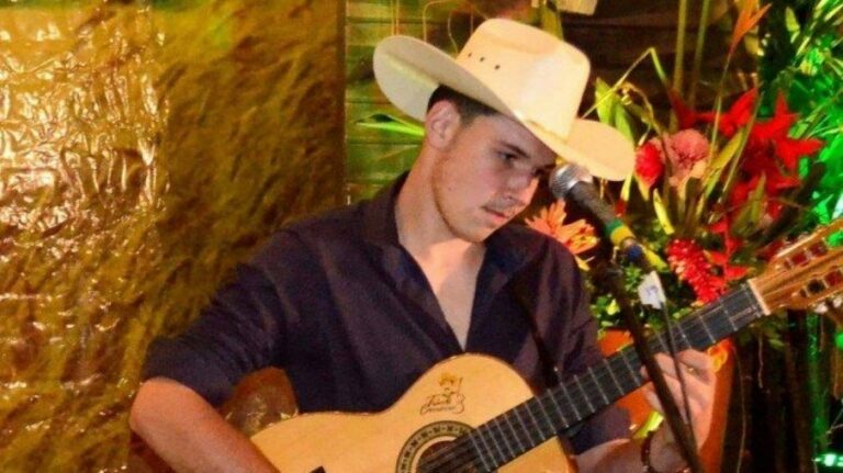 Cantor sertanejo morre aos 19 anos após descobrir tumor cerebral