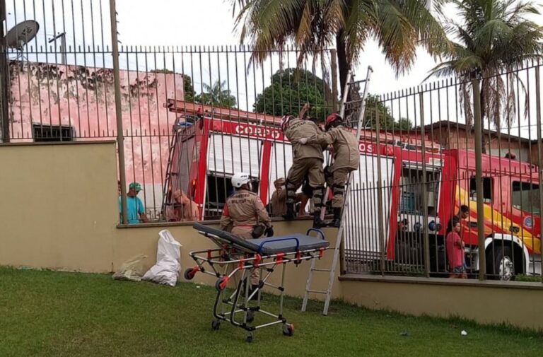 Lança de ferro atravessa pé de menino de 12 anos em grade de igreja
