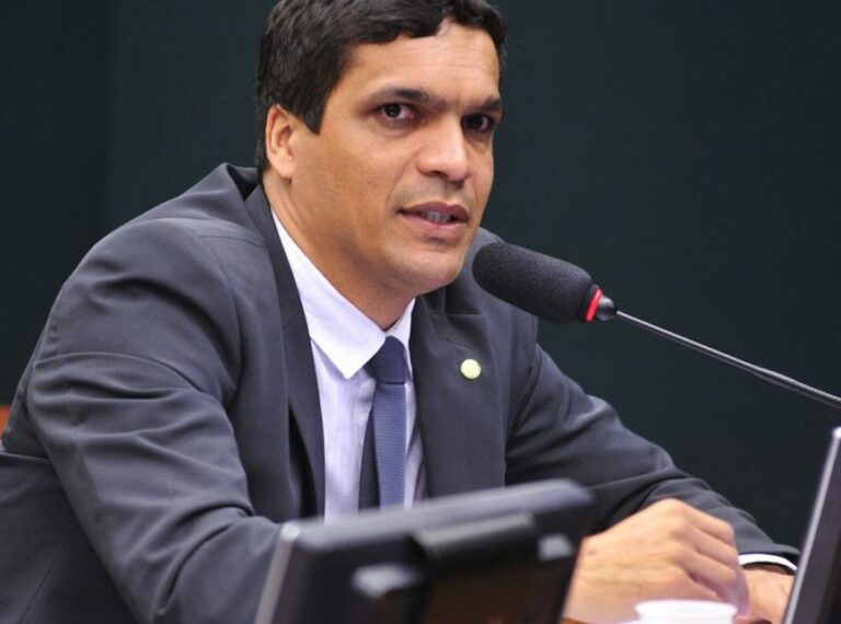 Cabo Daciolo diz que se converteu depois de diarreia: “Urinando pelo ânus”