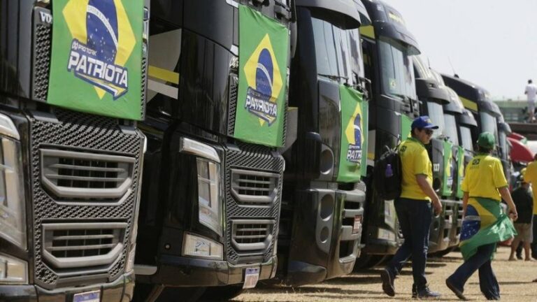 Caminhoneiros ‘patriotas’ e ‘comunistas’ dão ultimato: se preço do diesel não baixar, greve dia 01 é dada como certa