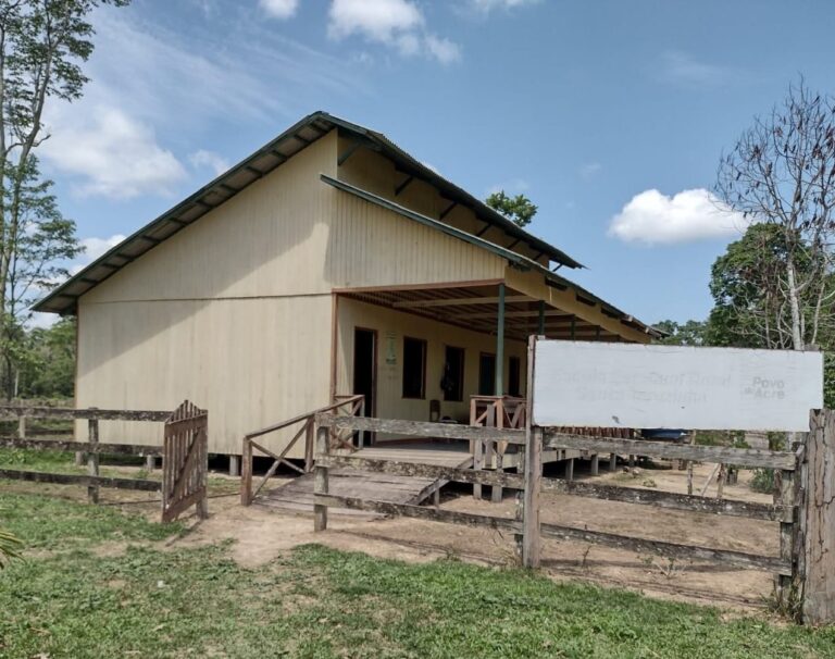 Na zona rural de Sena, Governo inicia reforma em mais três escolas que estavam em precárias condições