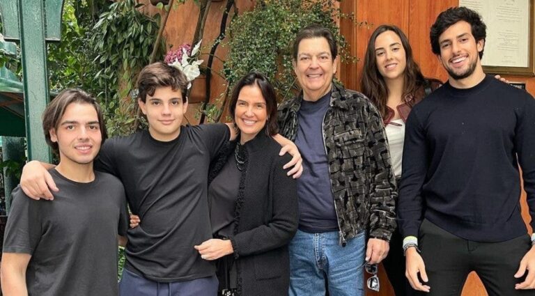 Proibido de pisar na TV pela Globo, Faustão reúne família e ostenta sapato de R$ 8,7 mil