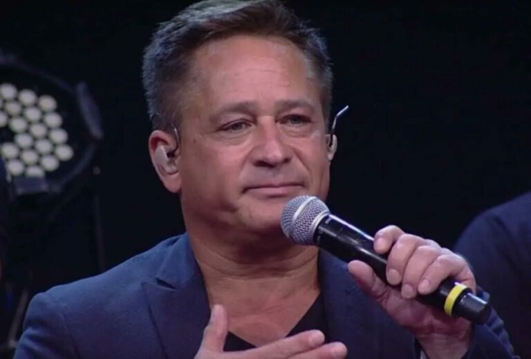 Leonardo posta foto rara com a mãe e choca internautas: ‘Parece o Tarcísio Meira’