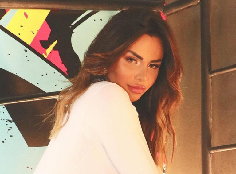 Cantora famosa anuncia perfil em site de conteúdo adulto e deixa fãs em polvorosa: “Diferente de tudo”