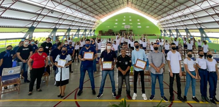 Incentivador da escrita, Duarte promove concurso textual em parceria com escola na Cidade do Povo