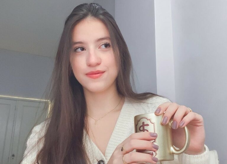 Influencer morre aos 20 anos após complicações da Covid-19