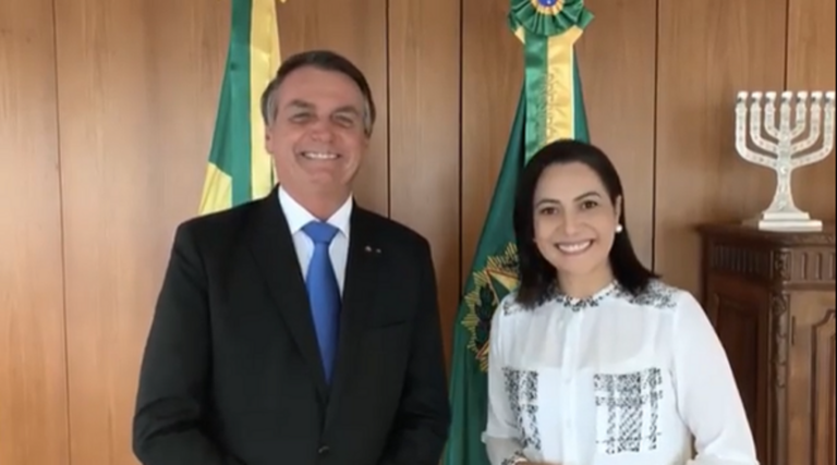 Ao lado de Bolsonaro, Mailza confirma disputa à reeleição ao Senado em 2022: “Grande aliada”, diz presidente