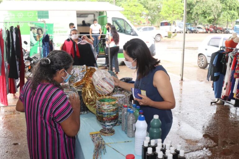 Senadora Mailza participa da abertura da Feira de Economia Solidária no CEASA