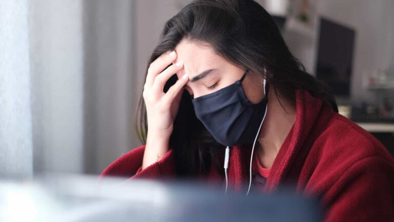 Sequelas da covid-19 após a internação podem afetar pacientes por um ano ou mais