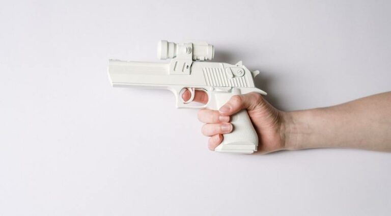 Armas cenográficas: o que são e como podem matar?