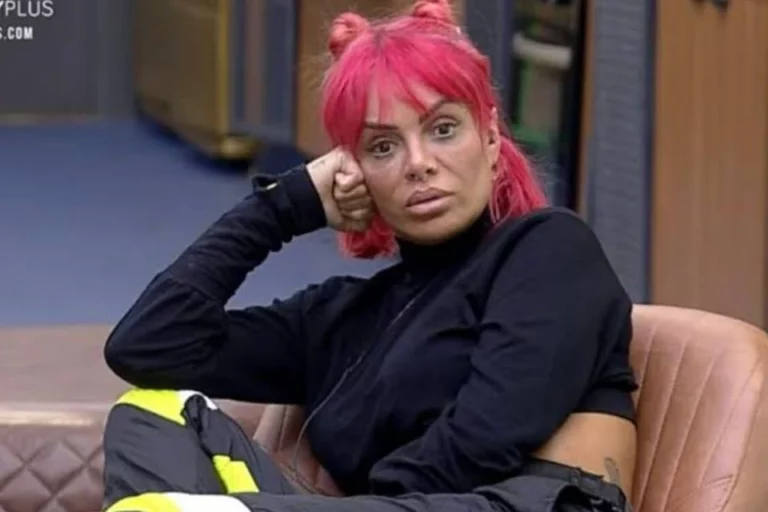 Valentina teme estar grávida e ser expulsa de A Fazenda 13