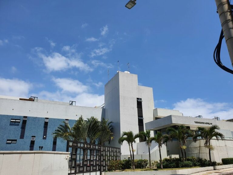 Advogado é suspeito de matar a namorada, de 21 anos, dentro de apartamento em Salvador