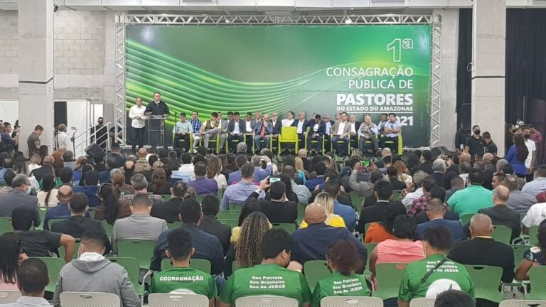 Presidente Jair Bolsonaro cumpriu agenda religiosa em Manaus nesta terça-feira