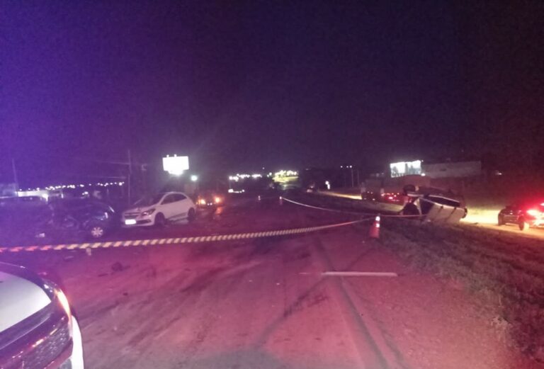 Acidente com três carros deixa sete mortos; sobrevivente tinha bebido