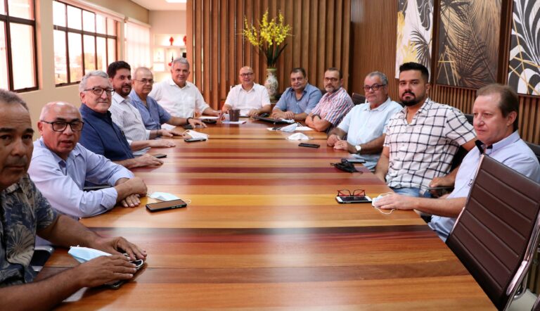 Fórum Empresarial e lideranças do setor produtivo se reúnem com senador Sérgio Petecão