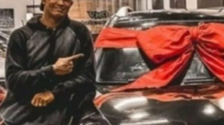 Com dívida de R$ 3 milhões e filho fazendo rifa, ex-Flamengo compra novo carro