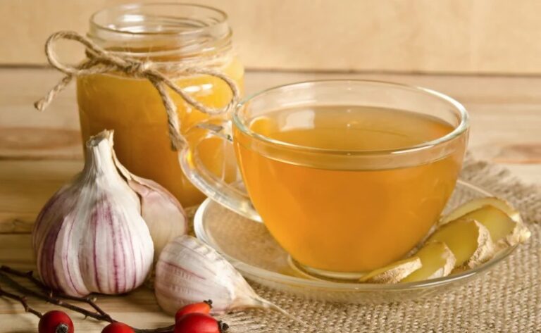 Chá de alho: veja agora os motivos pelos quais você deve consumir uma xícara diariamente