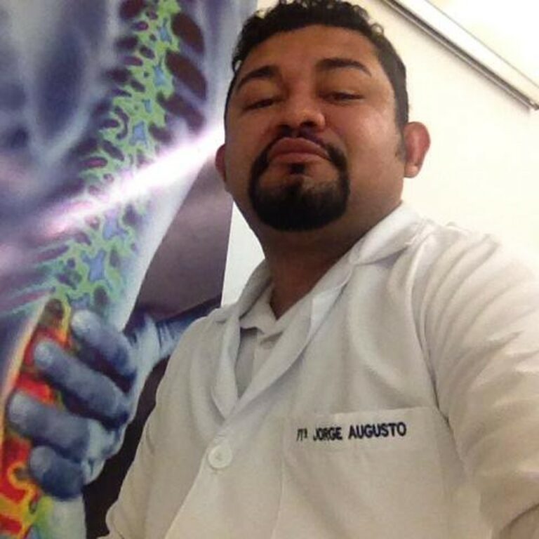 Polícia investiga morte de fisioterapeuta esfaqueado ao ir urinar em campo de futebol em Porto Velho