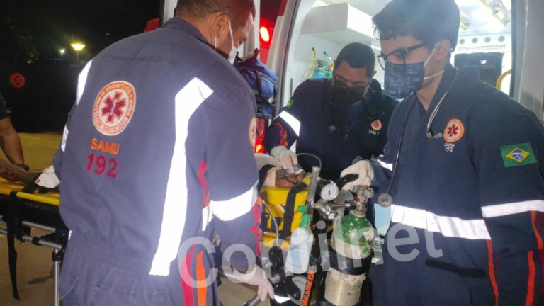 Homem cai de moto e vai parar no PS em estado grave