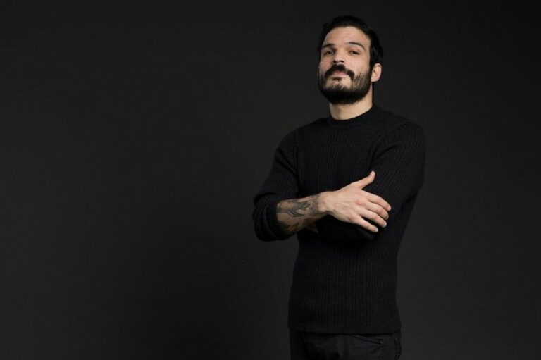 Do coral da igreja aos palcos nacionais: conheça trajetória do cantor rondoniense até o The Voice Brasil