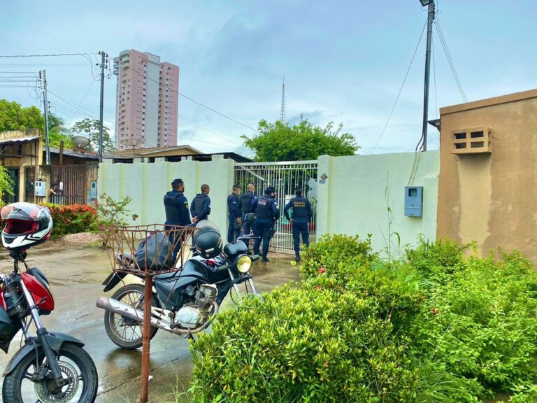 Pitbull é morto a tiros após invadir casa, atacar e matar outro cachorro em Porto Velho