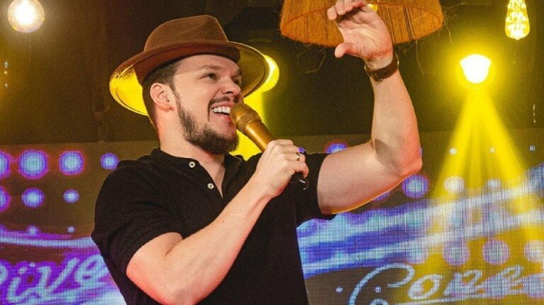 Thiago Costa continua internado; cantor passará por mais uma cirurgia