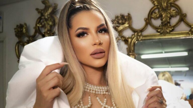 Quadro gigante de MC Kevin é destaque na mansão de Deolane Bezerra